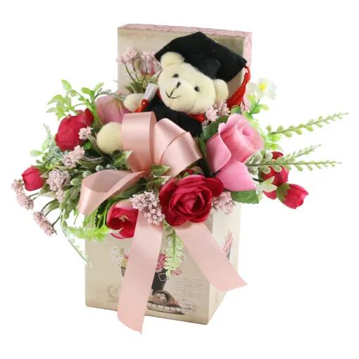 Aranjament floral absolvire ursulet in cutie decor 21x26cm