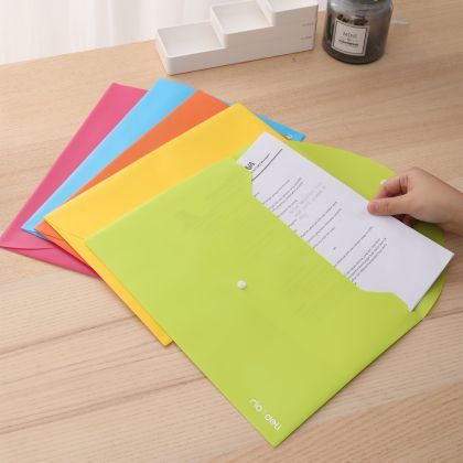 Mapa plastic cu buton a4 div. Culori neon deli dle38131